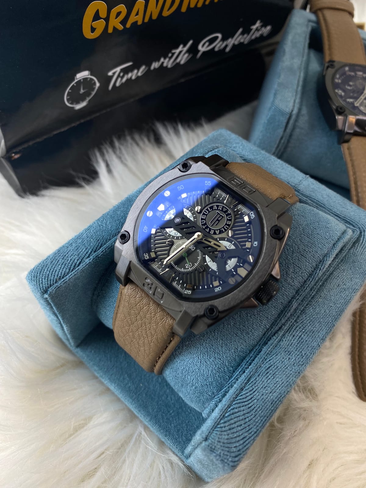 Tubular 60 second pin men watch