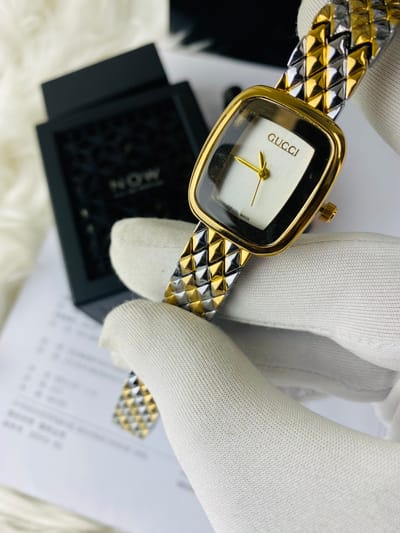 Two-tone Gucci watch with a square case and a patterned bracelet_img_1